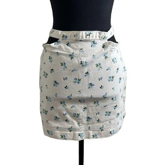 We Wore What White Skirt with Blue Flowers and Cut-out Detail, Size S - Picture 8 of 8